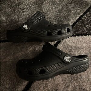KIDS BLACK CROCS
